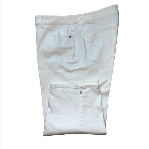 Christopher & Banks White Denim Riveted & Notched Capris Crop Pants size 16 - Picture 1 of 6